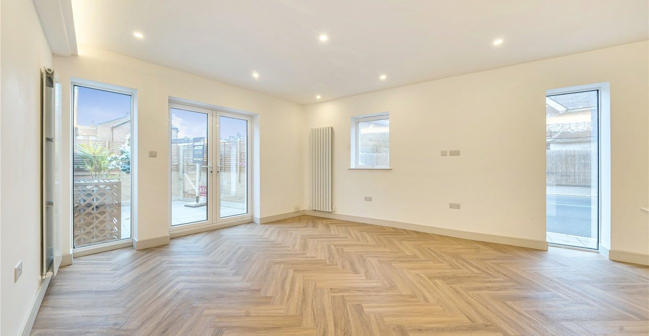 2 bedroom house for sale in London | Robinson Jackson