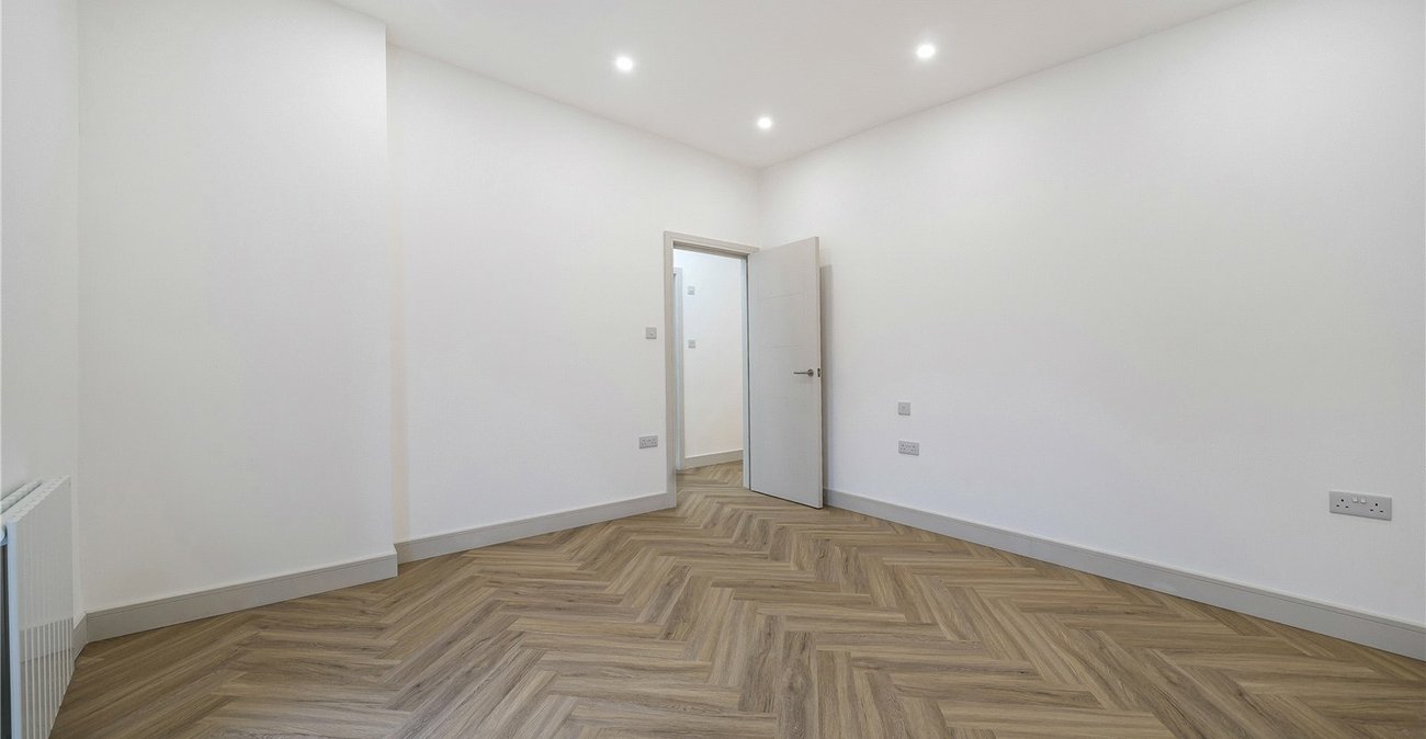 2 bedroom house for sale in London | Robinson Jackson