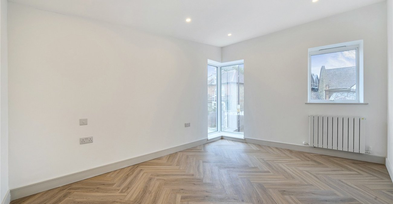 2 bedroom house for sale in London | Robinson Jackson