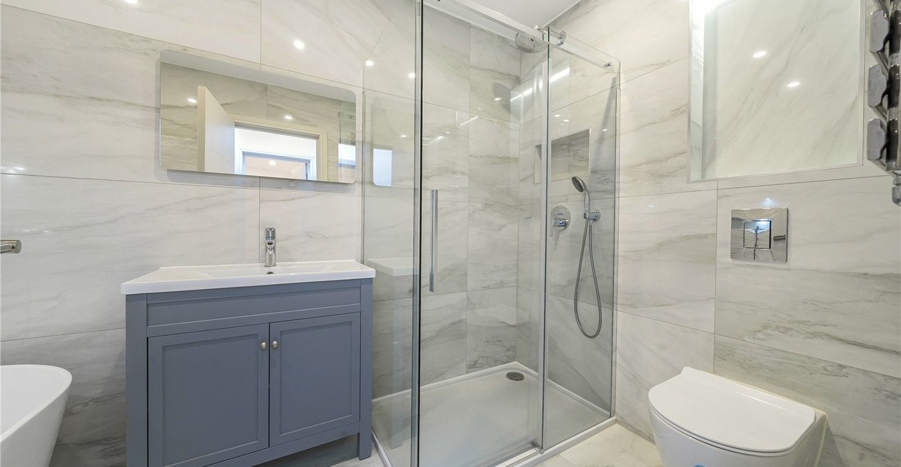 2 bedroom house for sale in London | Robinson Jackson