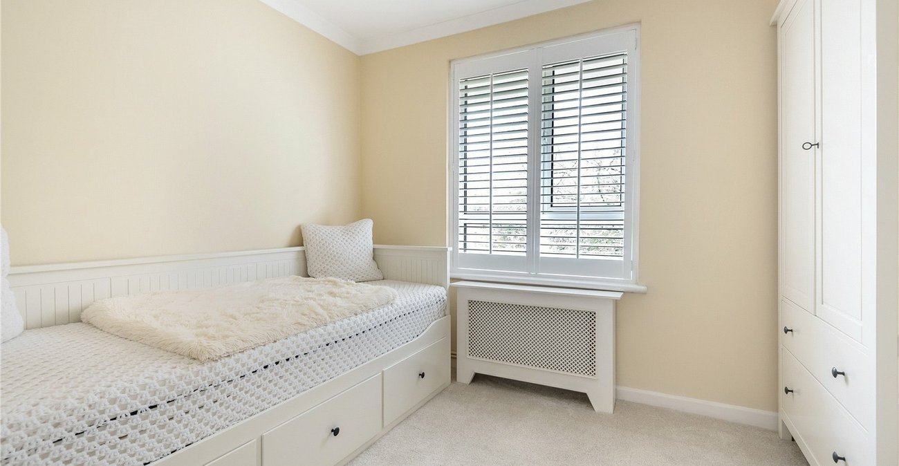 3 bedroom property for sale in London | Robinson Jackson