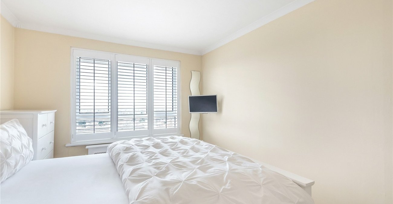 3 bedroom property for sale in London | Robinson Jackson