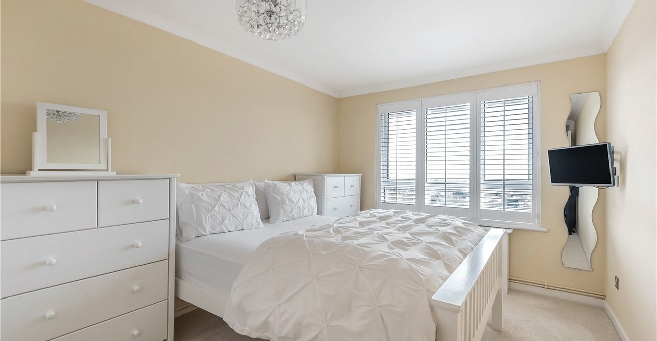 3 bedroom property for sale in London | Robinson Jackson