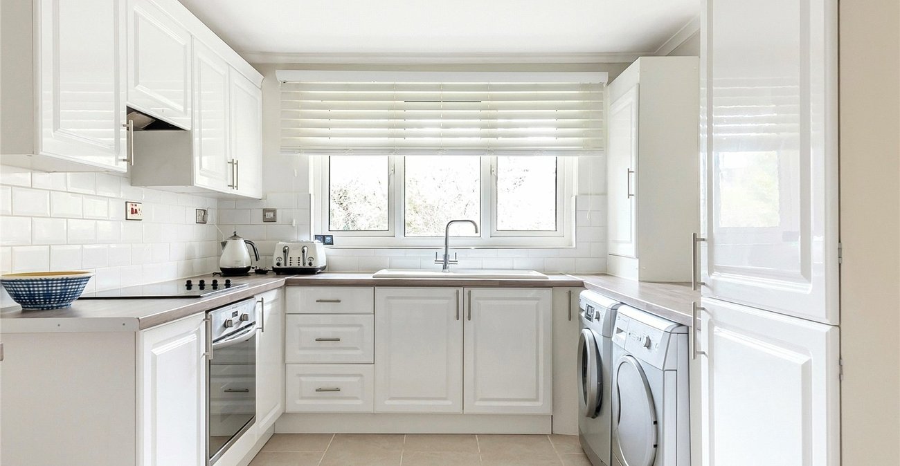 3 bedroom property for sale in London | Robinson Jackson