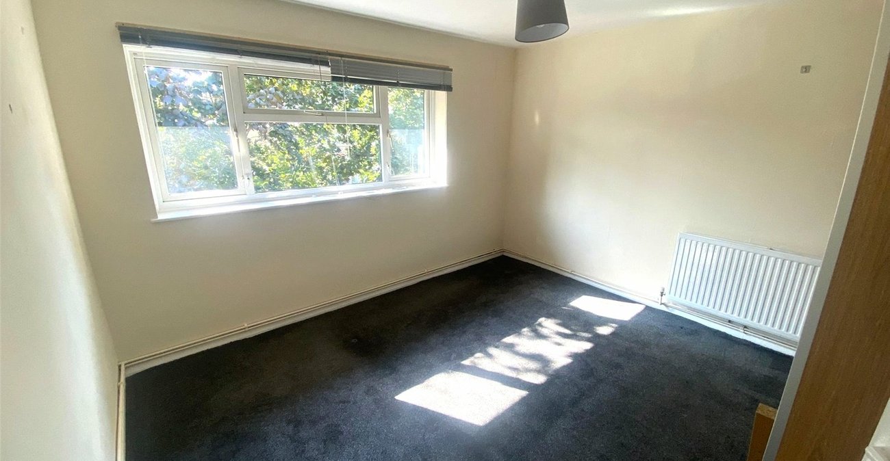 3 bedroom property for sale in London | Robinson Jackson