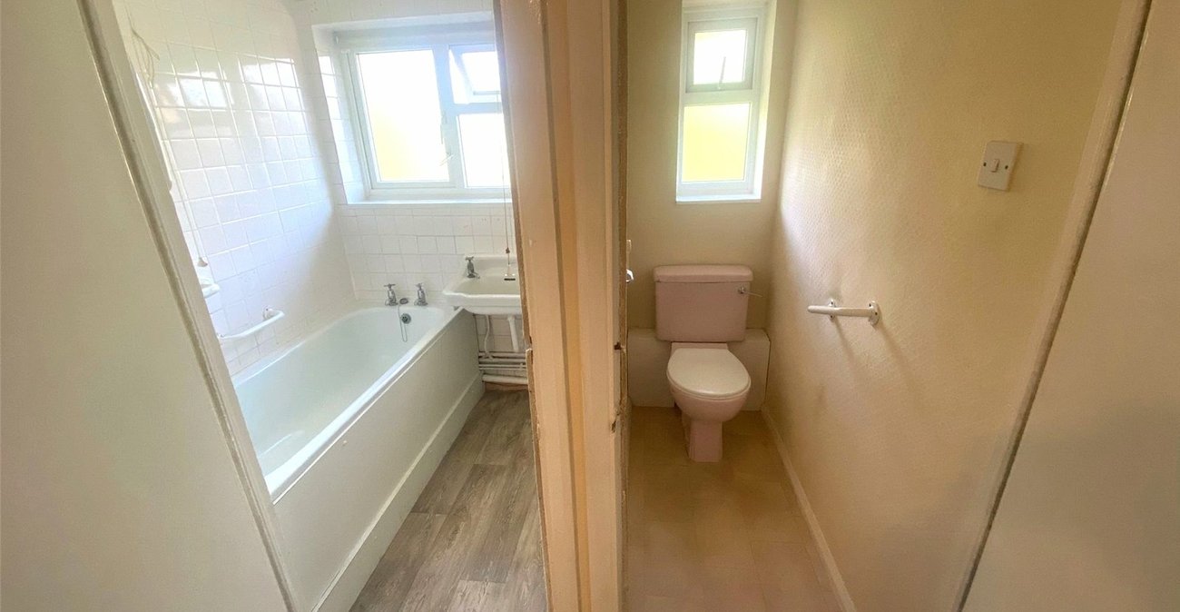 3 bedroom property for sale in London | Robinson Jackson