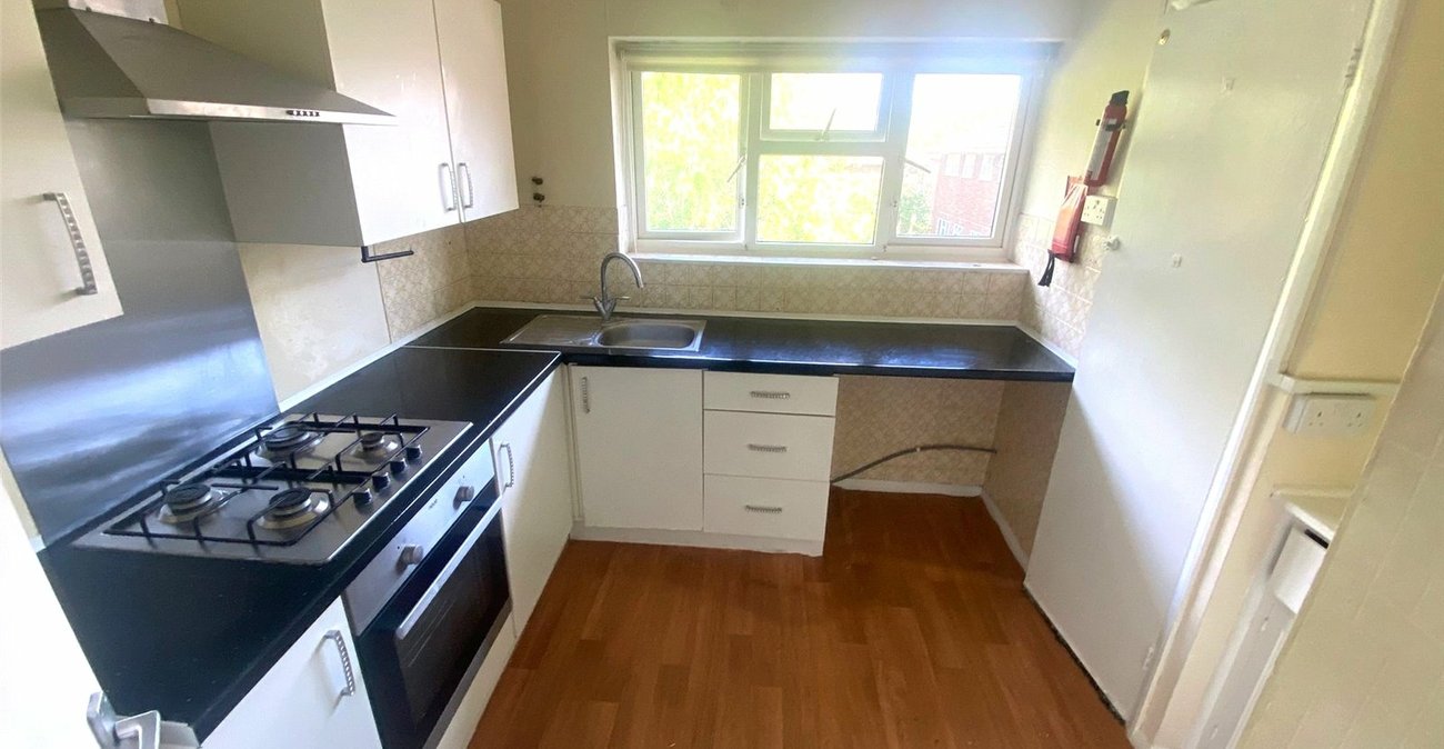 3 bedroom property for sale in London | Robinson Jackson