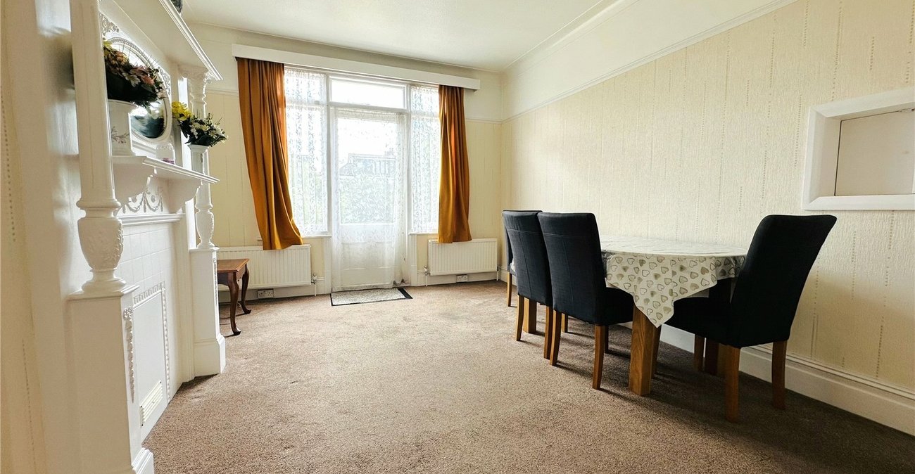 4 bedroom house for sale in London | Robinson Jackson