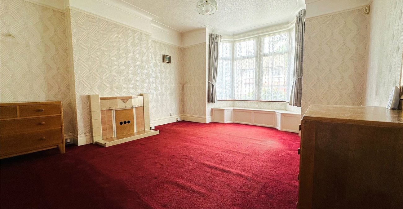 4 bedroom house for sale in London | Robinson Jackson