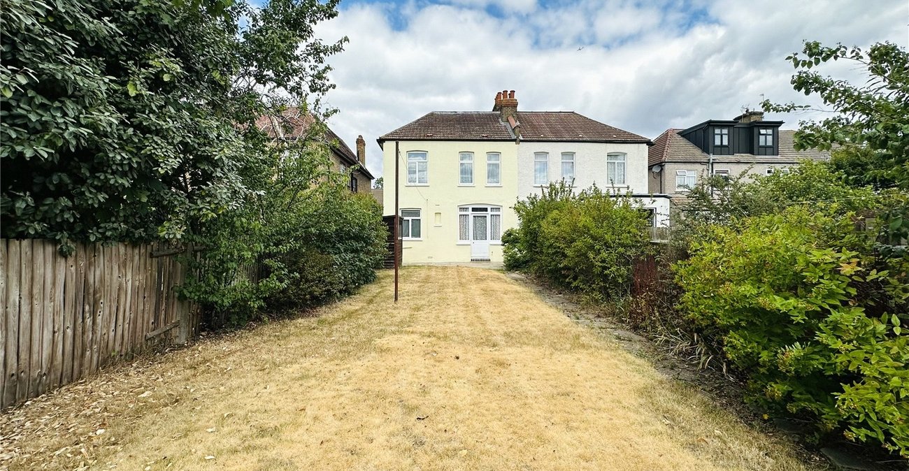 4 bedroom house for sale in London | Robinson Jackson