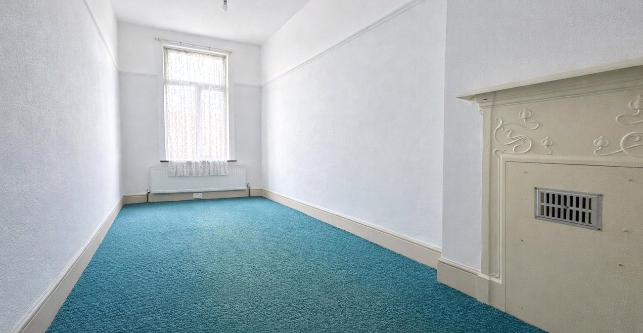 4 bedroom house for sale in London | Robinson Jackson