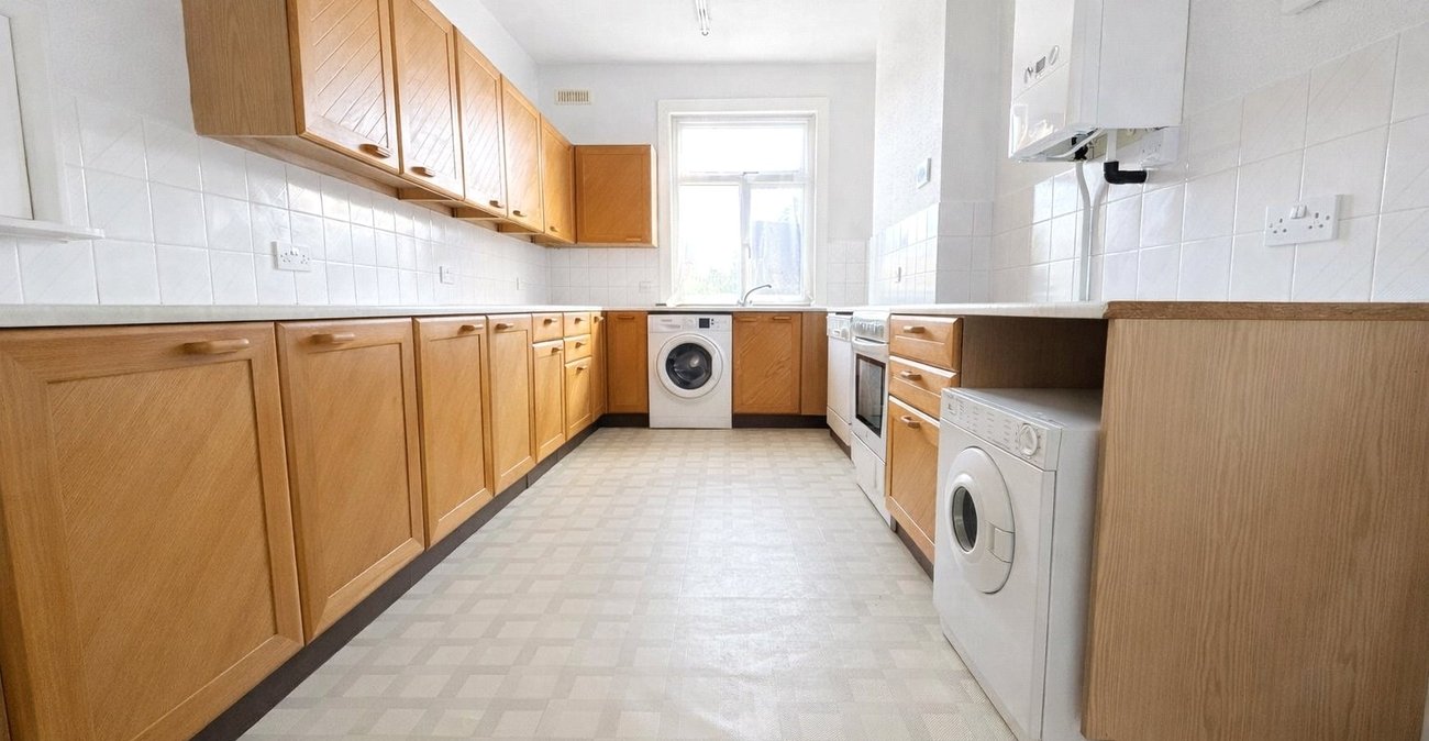 4 bedroom house for sale in London | Robinson Jackson