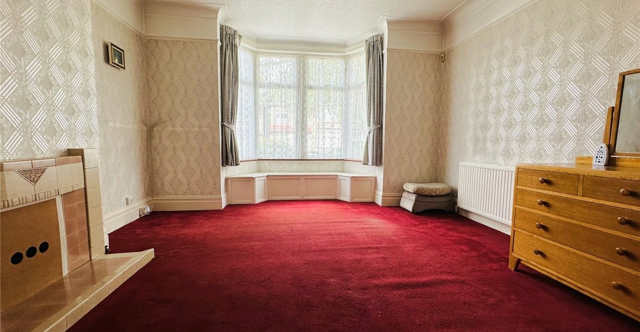 4 bedroom house for sale in London | Robinson Jackson