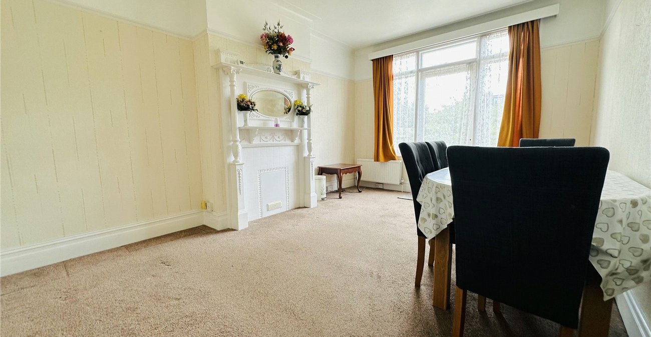 4 bedroom house for sale in London | Robinson Jackson