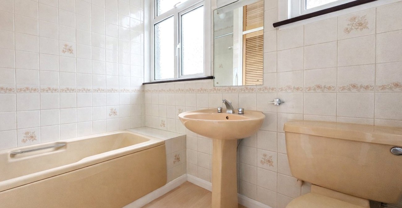 4 bedroom house for sale in London | Robinson Jackson