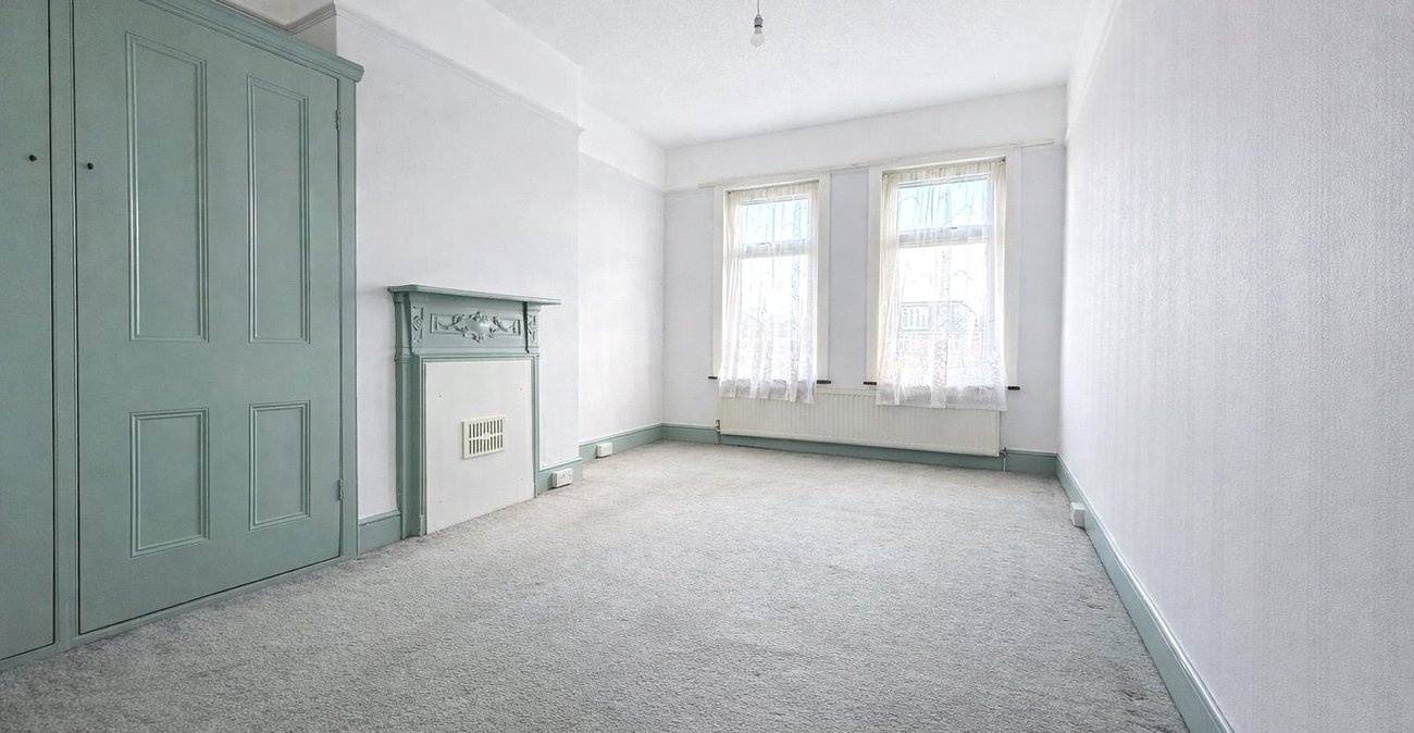 4 bedroom house for sale in London | Robinson Jackson