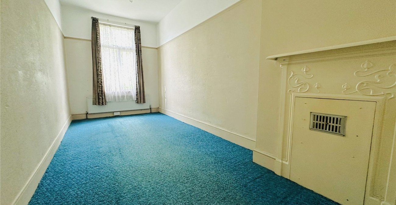 4 bedroom house for sale in London | Robinson Jackson