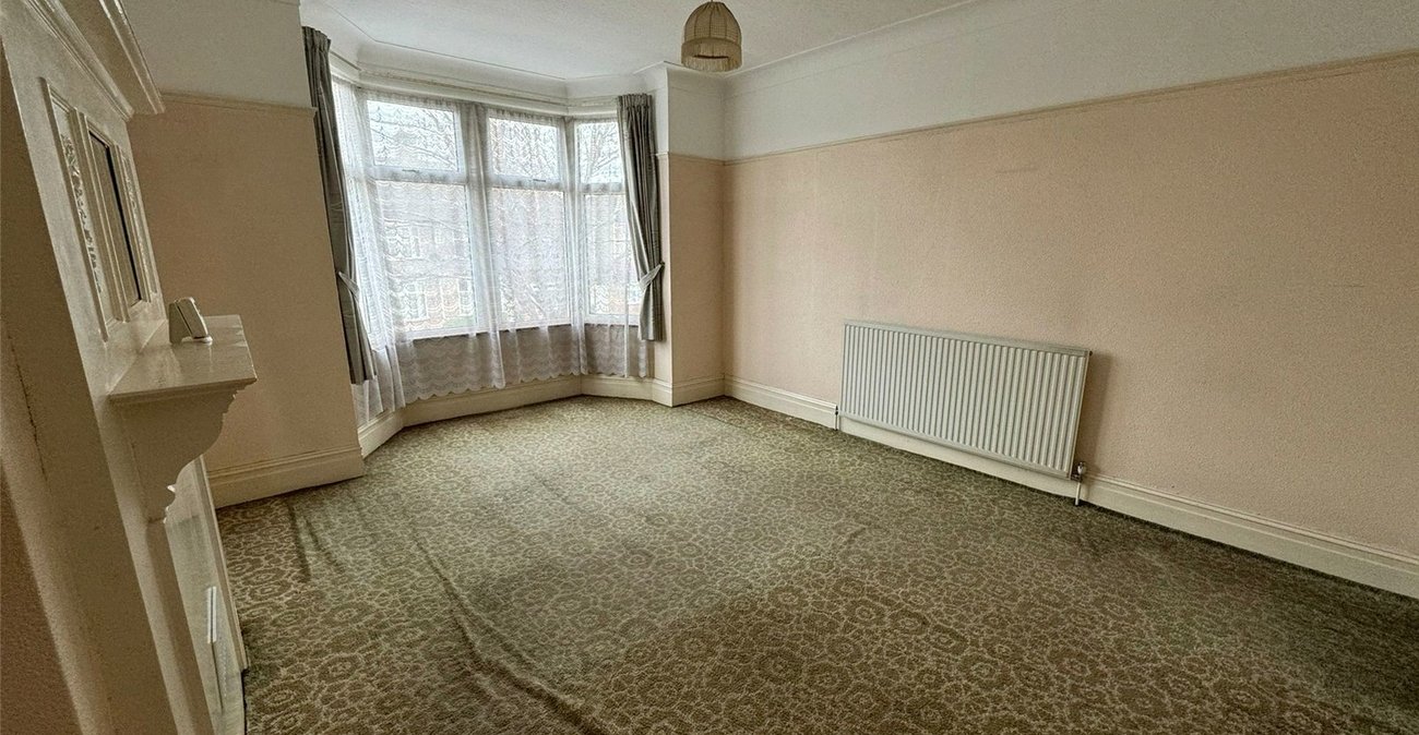 4 bedroom house for sale in London | Robinson Jackson