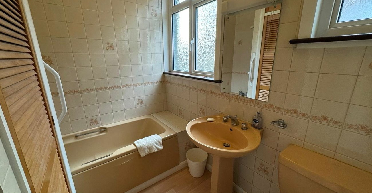 4 bedroom house for sale in London | Robinson Jackson