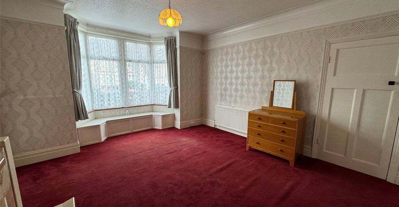 4 bedroom house for sale in London | Robinson Jackson