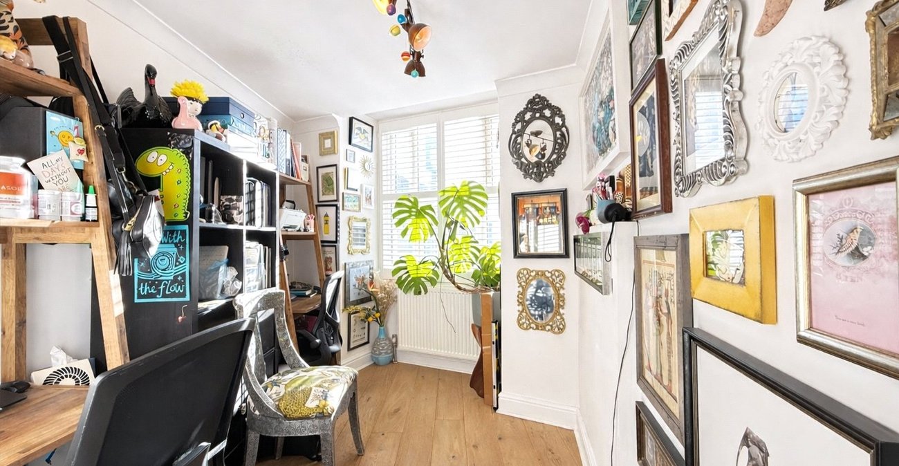 3 bedroom house for sale in London | Robinson Jackson