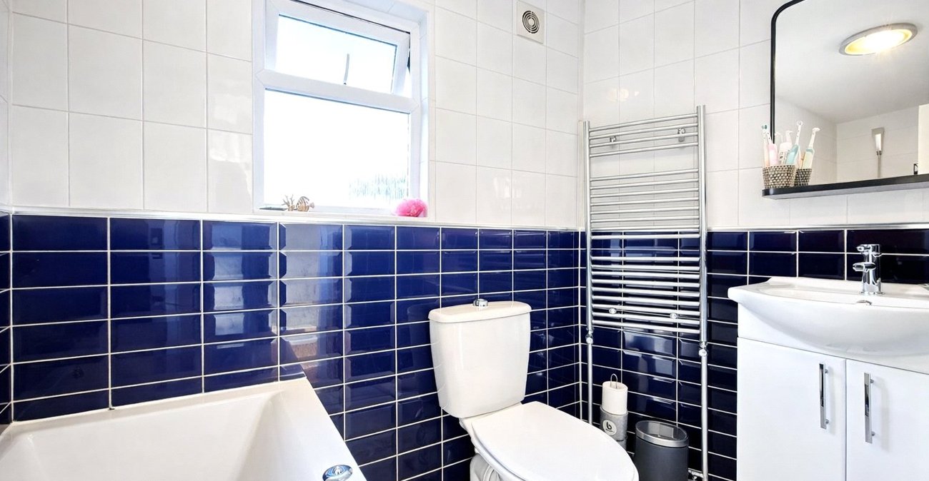 3 bedroom house for sale in London | Robinson Jackson