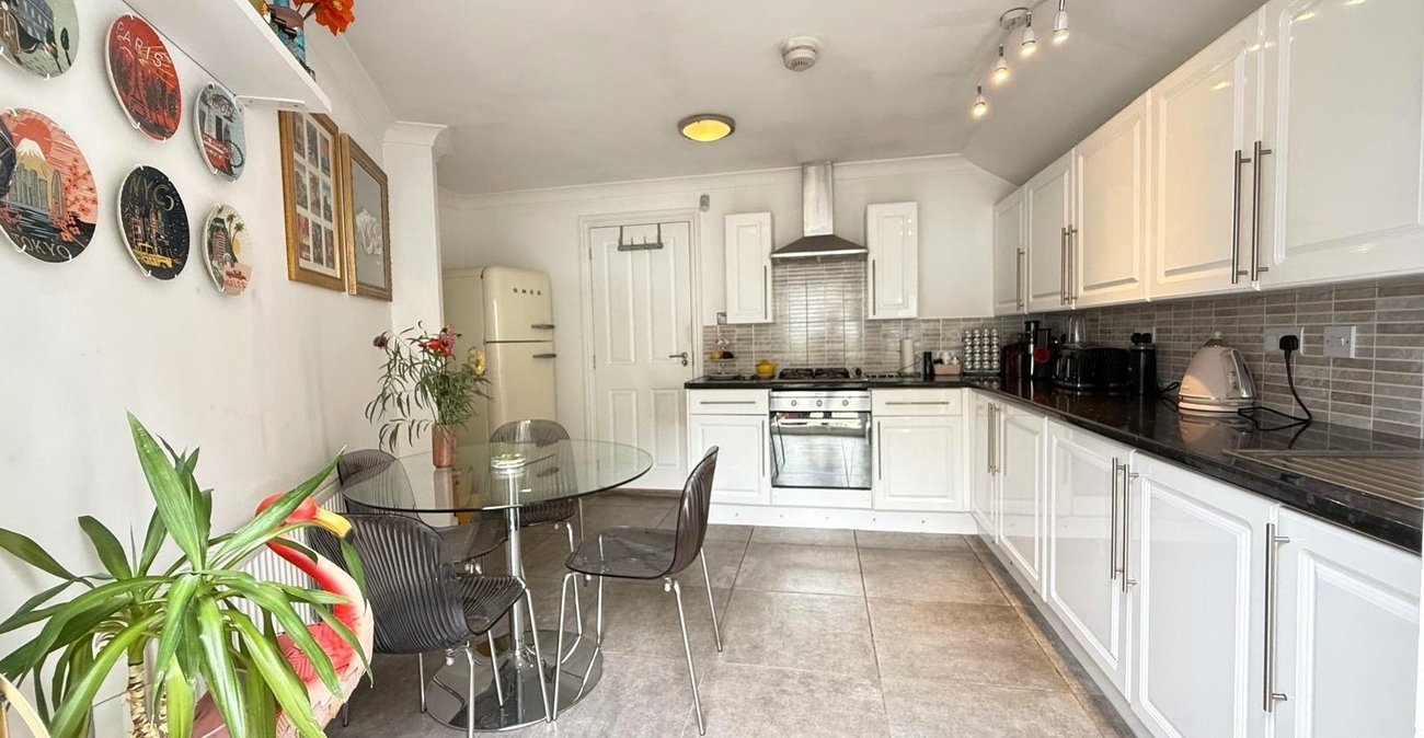 3 bedroom house for sale in London | Robinson Jackson