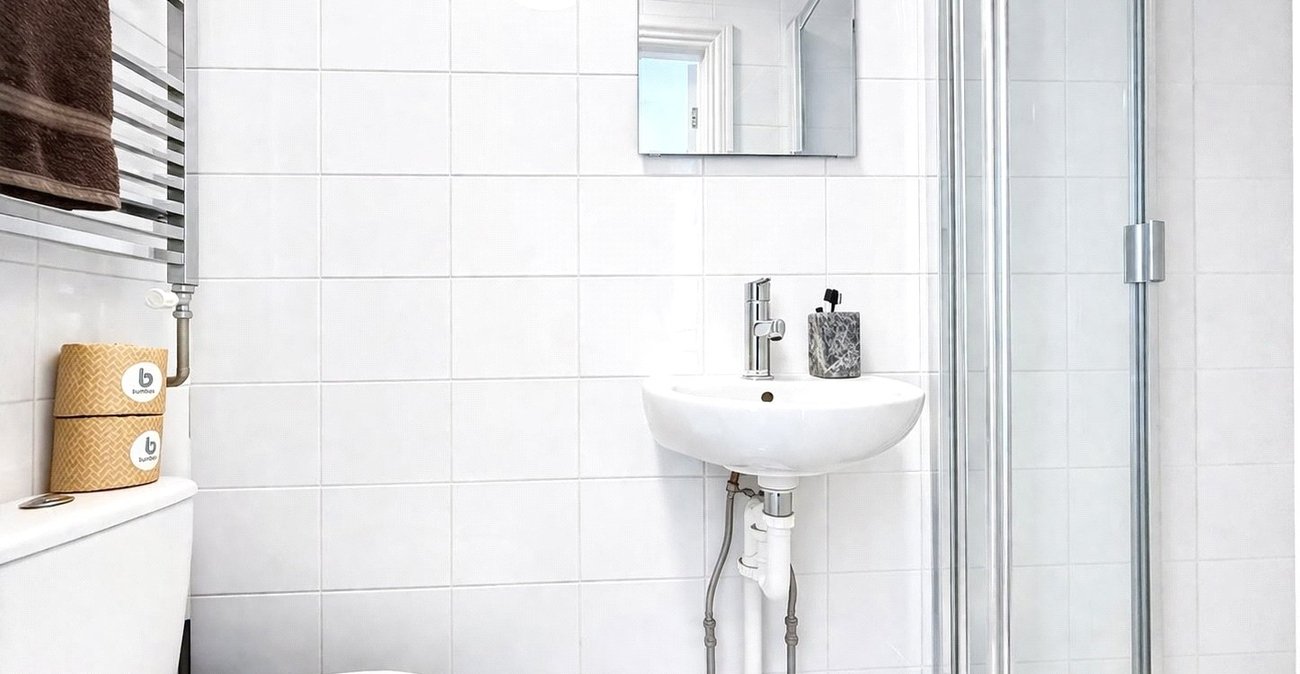 3 bedroom house for sale in London | Robinson Jackson