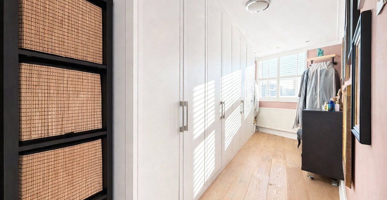 3 bedroom house for sale in London | Robinson Jackson