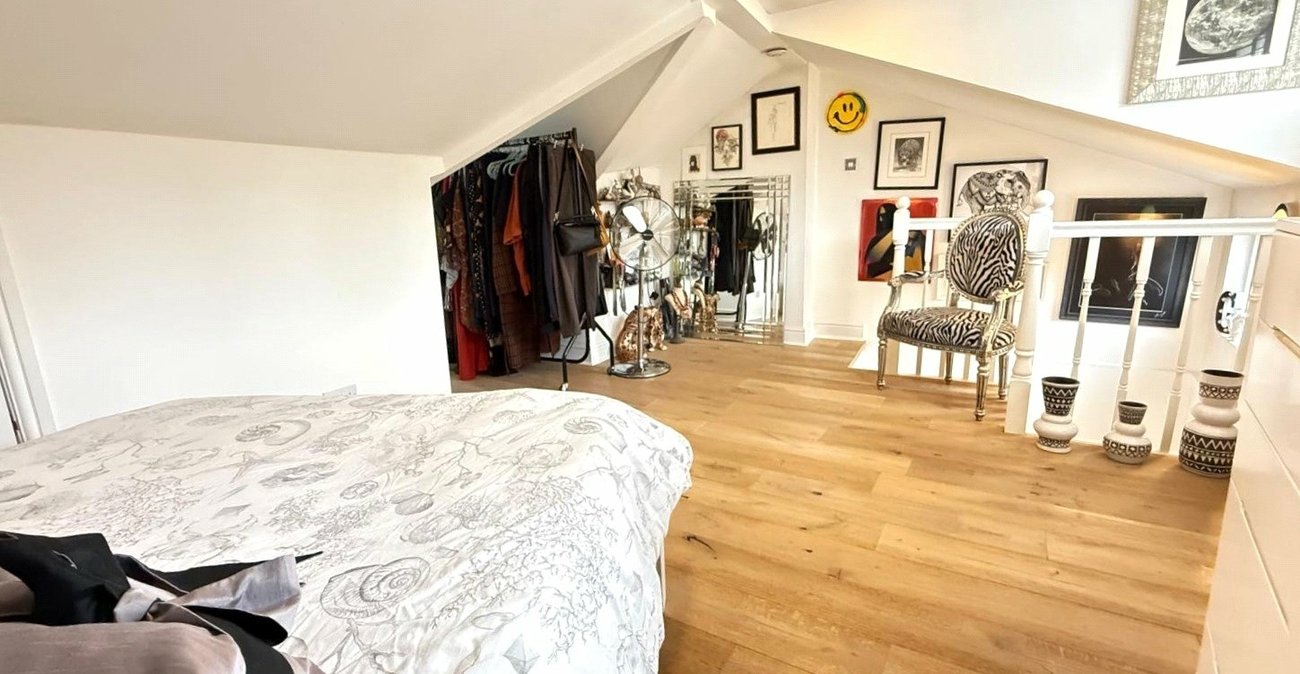 3 bedroom house for sale in London | Robinson Jackson