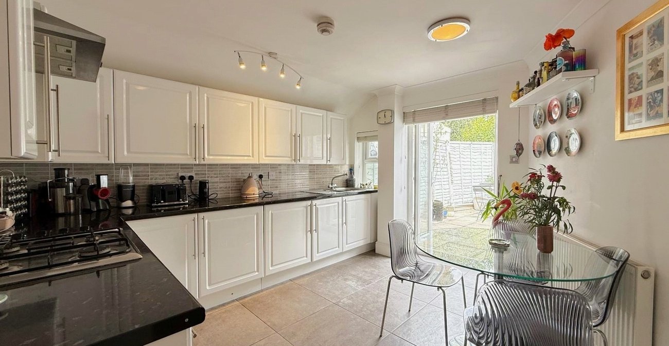 3 bedroom house for sale in London | Robinson Jackson