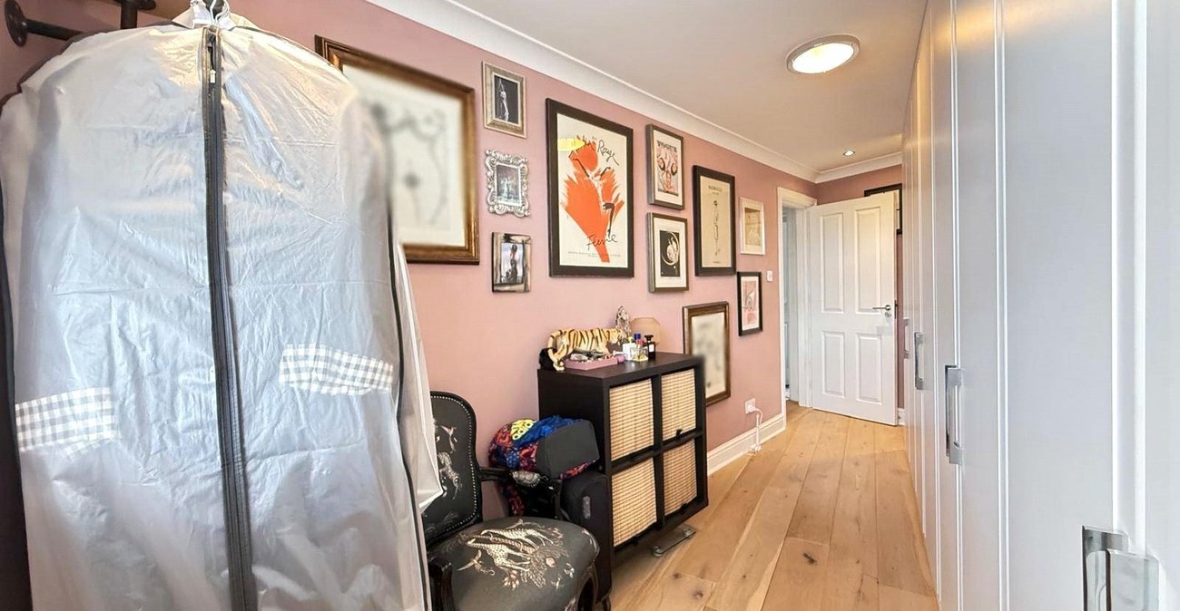 3 bedroom house for sale in London | Robinson Jackson