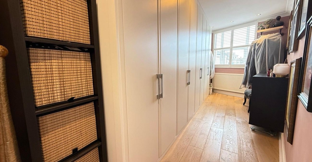 3 bedroom house for sale in London | Robinson Jackson