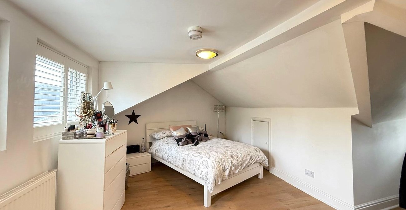 3 bedroom house for sale in London | Robinson Jackson