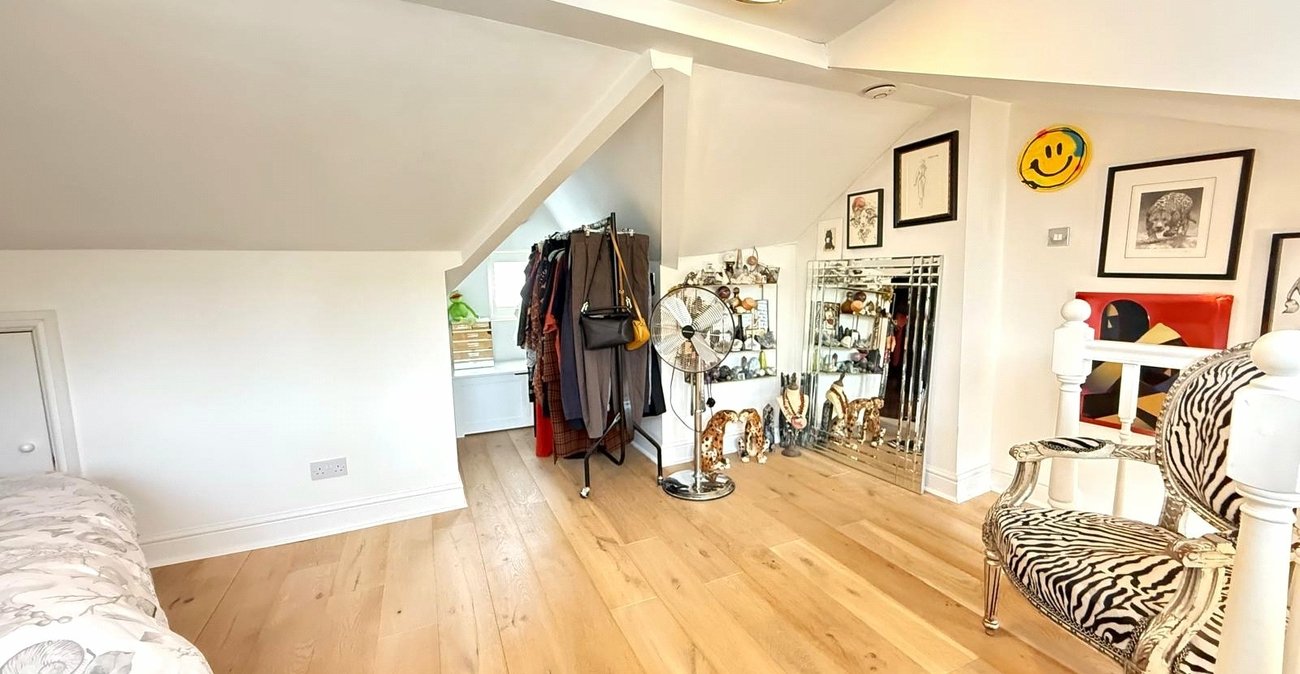 3 bedroom house for sale in London | Robinson Jackson