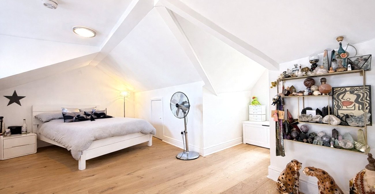 3 bedroom house for sale in London | Robinson Jackson