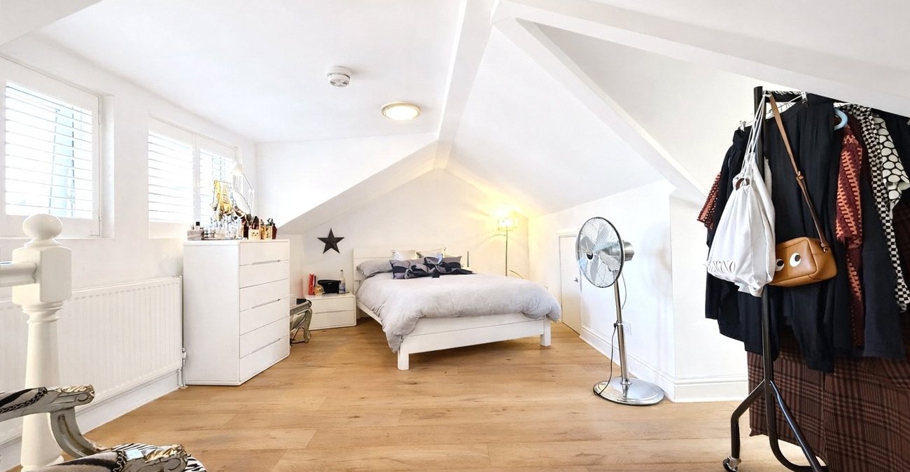 3 bedroom house for sale in London | Robinson Jackson