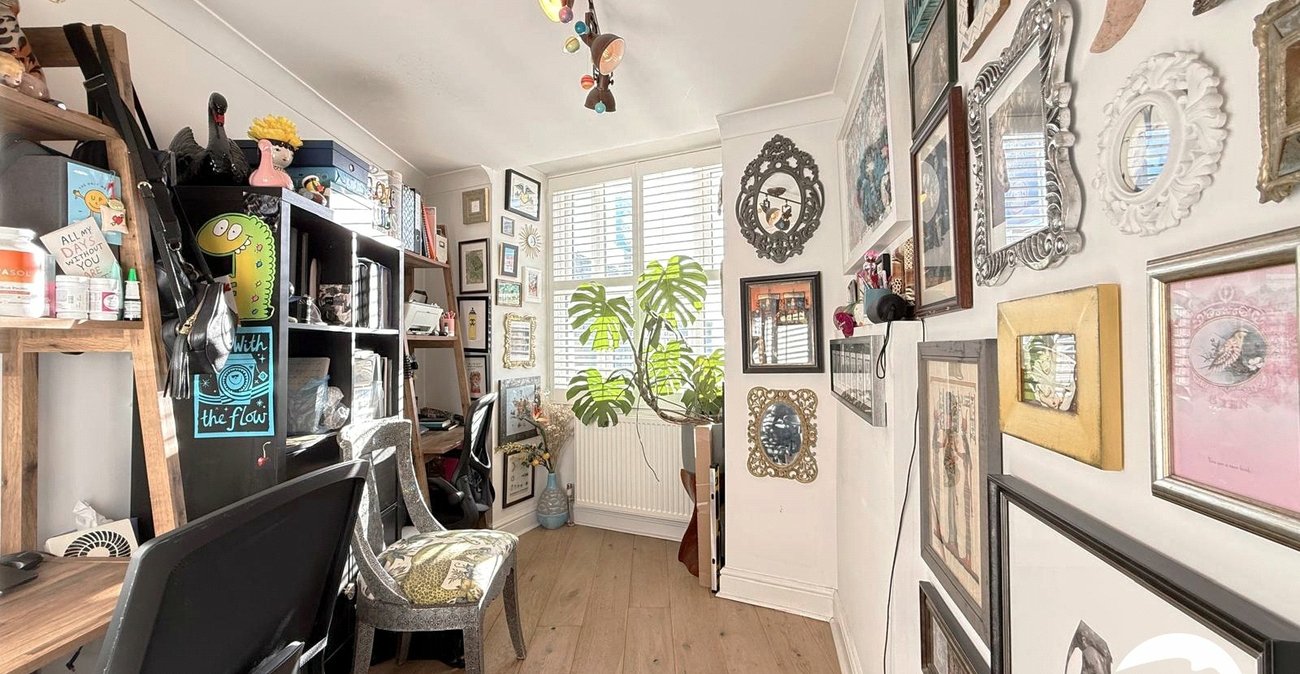 3 bedroom house for sale in London | Robinson Jackson