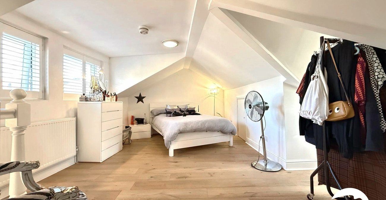 3 bedroom house for sale in London | Robinson Jackson