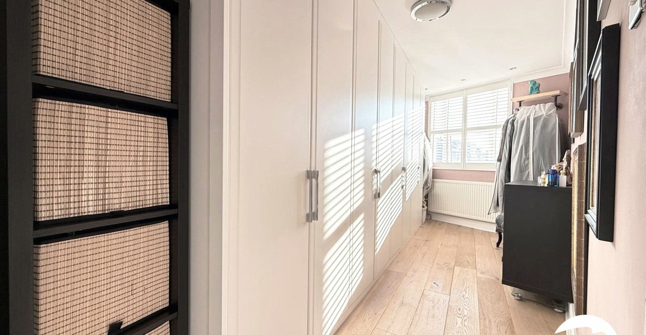 3 bedroom house for sale in London | Robinson Jackson