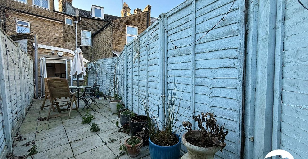 3 bedroom house for sale in London | Robinson Jackson