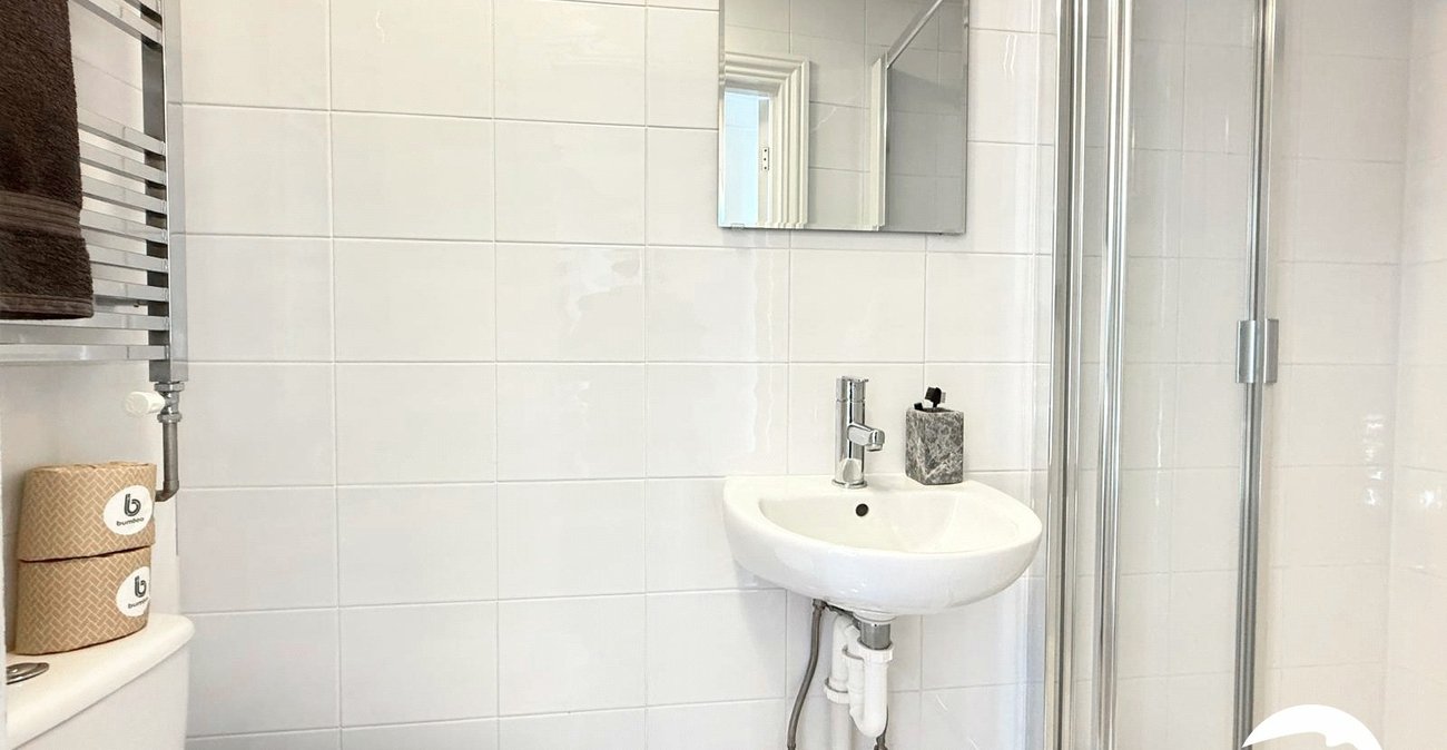 3 bedroom house for sale in London | Robinson Jackson