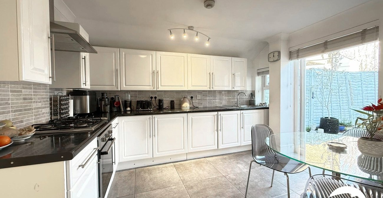 3 bedroom house for sale in London | Robinson Jackson