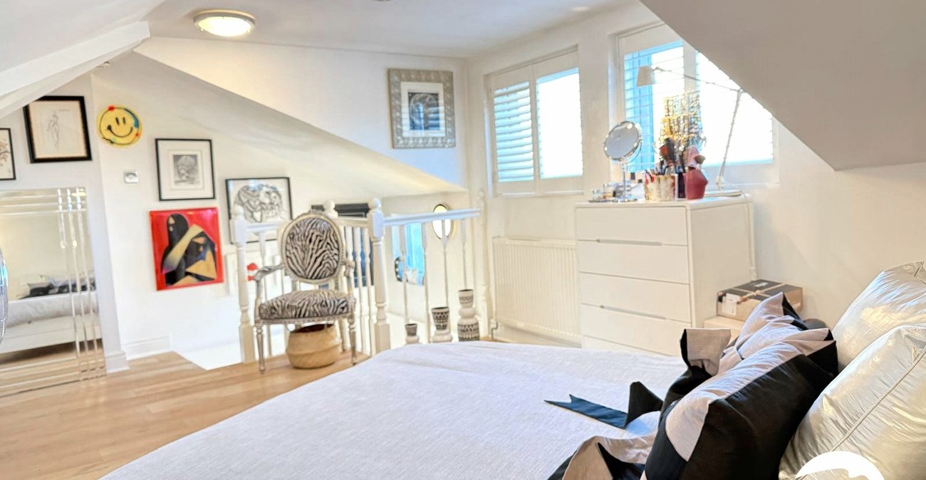 3 bedroom house for sale in London | Robinson Jackson