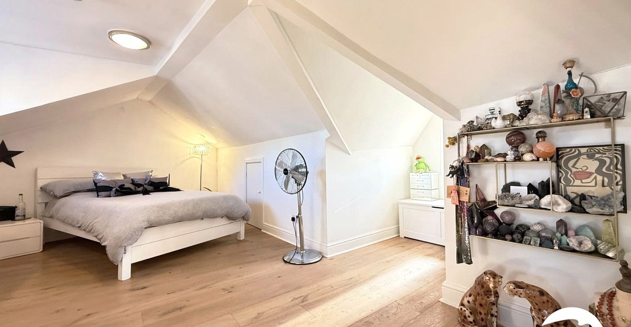 3 bedroom house for sale in London | Robinson Jackson