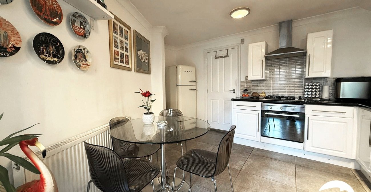 3 bedroom house for sale in London | Robinson Jackson