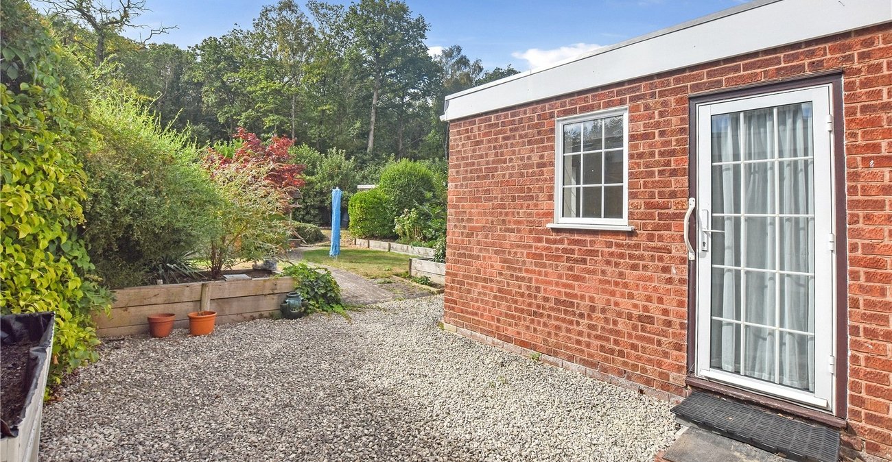 3 bedroom bungalow for sale in Dartford | Robinson Jackson