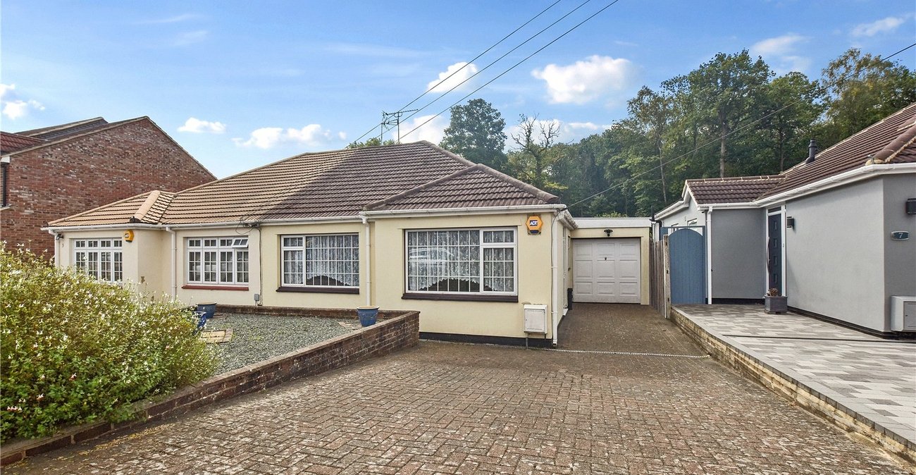 3 bedroom bungalow for sale in Dartford | Robinson Jackson