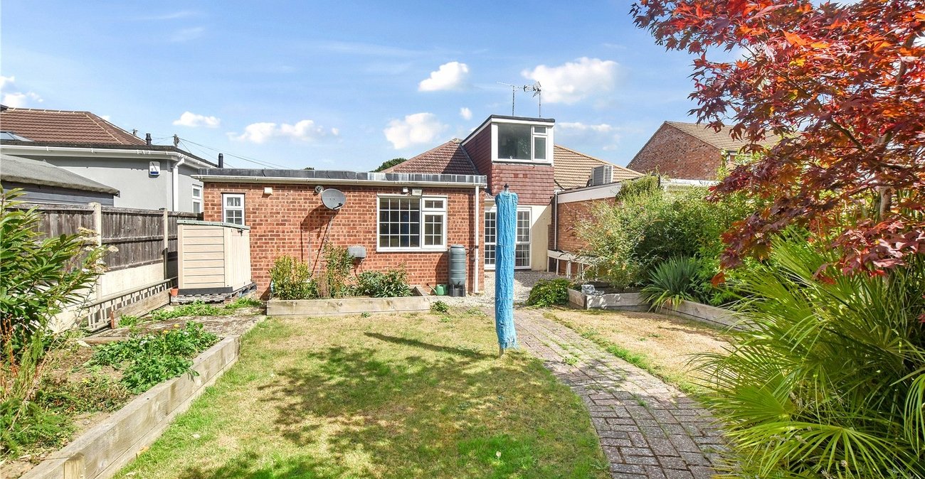 3 bedroom bungalow for sale in Dartford | Robinson Jackson