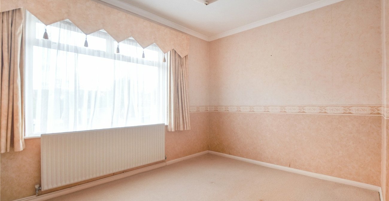 3 bedroom bungalow for sale in Dartford | Robinson Jackson